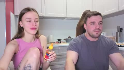 Snapshot of ihavepaws33 chatting on October 22, 9:53 am Julia and Mira online show from October 22, 9:53 am