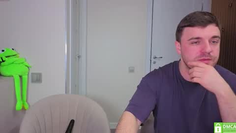 Snapshot of ihavepaws33 chatting on February 7, 8:23 pm Julia and Mira online show from February 7, 8:23 pm