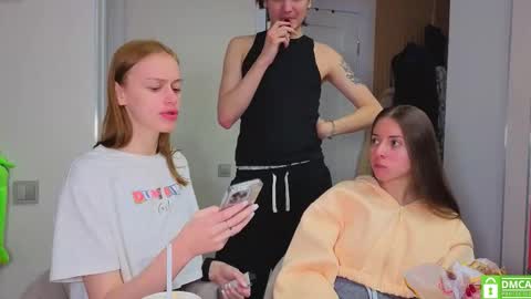 Snapshot of ihavepaws33 chatting on February 9, 10:08 am Julia and Mira online show from February 9, 10:08 am