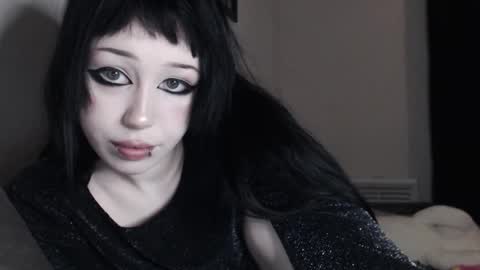 iiiiiiis online show from October 31, 7:20 am