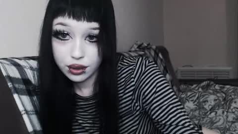 iiiiiiis online show from November 7, 12:38 pm