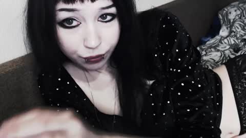 iiiiiiis online show from November 9, 6:33 am