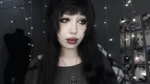 iiiiiiis online show from June 2, 10:12 pm
