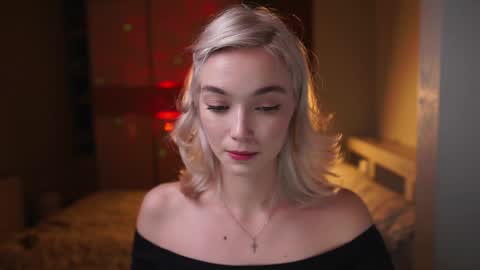 ileanacampbel online show from December 13, 1:33 pm