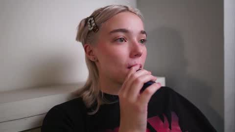 ileanacampbel online show from December 15, 2:48 pm