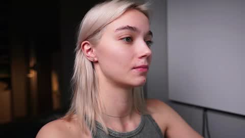 ileanacampbel online show from December 23, 7:17 am