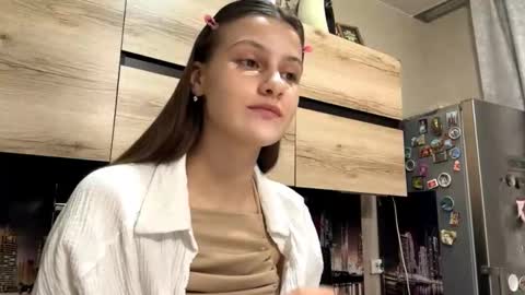 Snapshot of ilianaportwood chatting on February 18, 1:18 pm Sophie online show from February 18, 1:18 pm