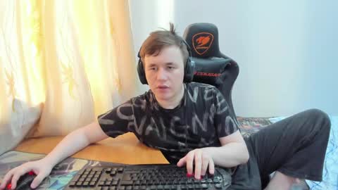 iliaskris online show from May 25, 2:28 am