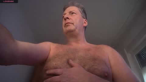 iliebetight online show from December 4, 7:50 am