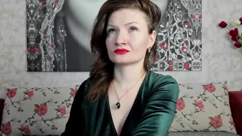 Snapshot of illegalbeauty87 chatting on February 23, 8:11 pm Ingrid or more easier...Miss GoDDess Mistress online show from February 23, 8:11 pm