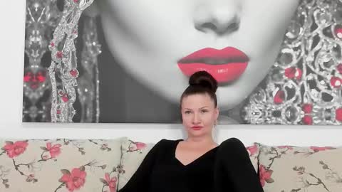Snapshot of illegalbeauty87 chatting on September 9, 11:04 pm Ingrid or more easier...Miss GoDDess Mistress online show from September 9, 11:04 pm