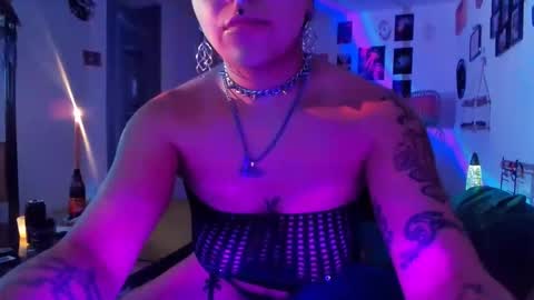 Snapshot of illegeil chatting on February 13, 3:13 am Latin Geil online show from February 13, 3:13 am