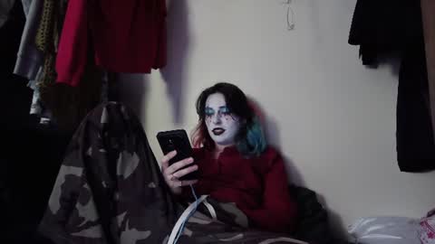Snapshot of illlypad_lilac chatting on June 20, 9:28 pm Lilly online show from June 20, 9:28 pm