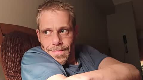 Snapshot of ilovesquirterz1 chatting on December 9, 5:40 am Ilovesquirterz1 online show from December 9, 5:40 am