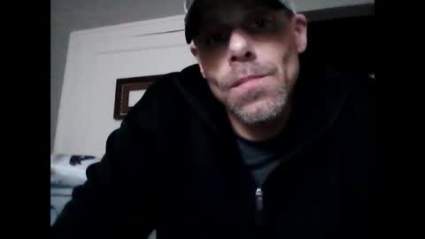 Snapshot of ilovesquirterz1 chatting on January 19, 2:28 pm Ilovesquirterz1 online show from January 19, 2:28 pm