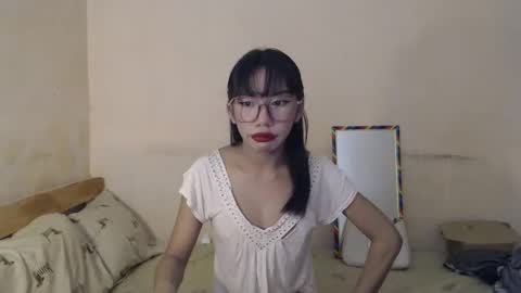 Snapshot of iloveyou28xx chatting on February 18, 8:27 pm CALL ME JEN YOUR SWEET GIRL 3 online show from February 18, 8:27 pm