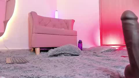 Mia online show from November 5, 9:26 pm