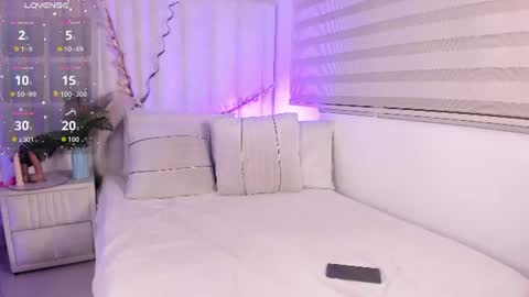 im_ariana_ online show from July 11, 8:11 pm