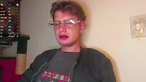 im_dereck_martinez_69 online show from September 10, 5:29 am