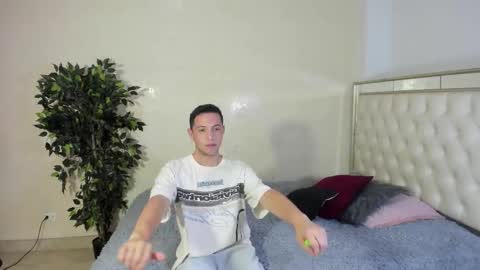 IM EMILIANOLUX online show from October 16, 8:21 pm