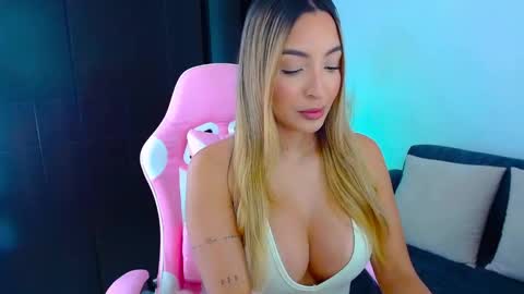 Grecia online show from March 1, 10:45 pm