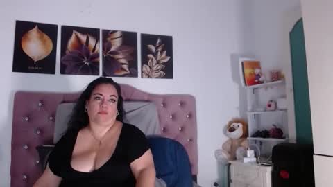 Snapshot of im_helenn_ chatting on October 1, 6:41 am Hellen online show from October 1, 6:41 am