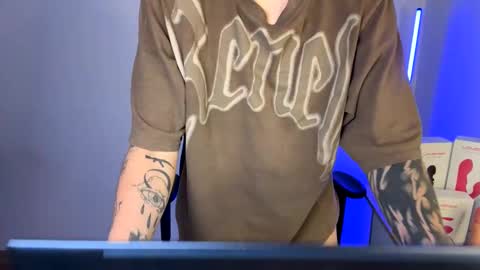 Laia online show from February 3, 11:15 pm