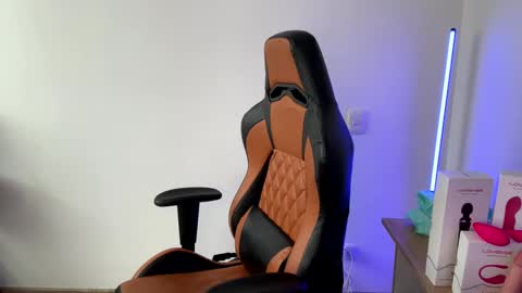 Laia online show from February 15, 1:16 pm