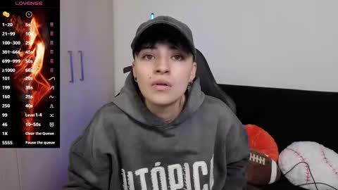 Laia online show from December 5, 1:03 am