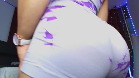 Snapshot of im_miabigass chatting on February 6, 5:01 am Mishell Martinez INSTAGRAM im mishellbigass online show from February 6, 5:01 am