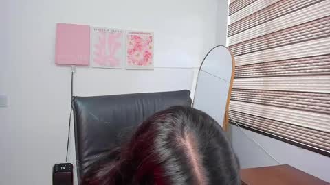 Mia online show from March 31, 6:08 pm