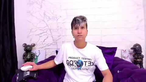 Snapshot of im_milan_rs chatting on February 2, 11:53 pm im_milan_rs online show from February 2, 11:53 pm