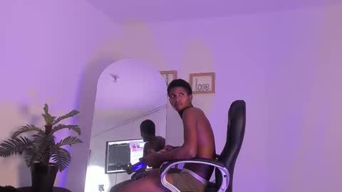 Snapshot of im_oleider chatting on February 19, 4:19 am oleider dont forget your thumbs up online show from February 19, 4:19 am