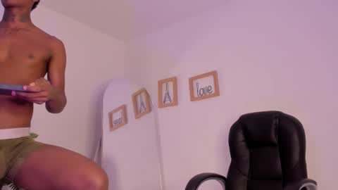 Snapshot of im_oleider chatting on February 27, 4:56 am oleider dont forget your thumbs up online show from February 27, 4:56 am