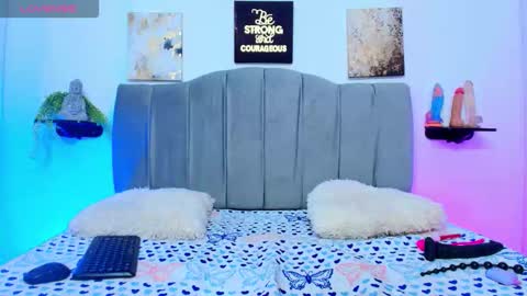 Snapshot of im_riley_ chatting on November 8, 7:45 pm im_riley_ online show from November 8, 7:45 pm