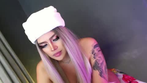 Snapshot of im_ur_nightmare chatting on December 18, 5:15 am Candy Moore online show from December 18, 5:15 am