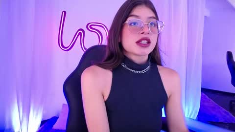 Snapshot of imchloe_ chatting on October 14, 9:15 pm Chloe online show from October 14, 9:15 pm