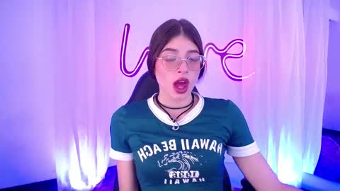 Snapshot of imchloe_ chatting on October 15, 8:20 pm Chloe online show from October 15, 8:20 pm