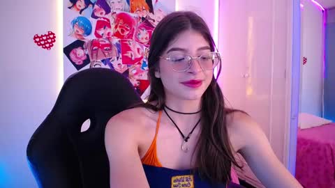 Snapshot of imchloe_ chatting on October 22, 8:19 pm Chloe online show from October 22, 8:19 pm