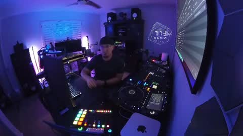 DJ Azra online show from August 1, 3:17 am
