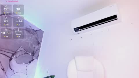 Leana online show from December 9, 6:46 pm