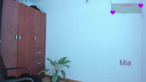 mia ---------  COL TIME online show from November 6, 9:26 pm