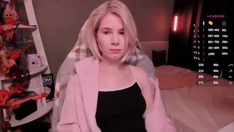 Mia online show from November 30, 11:03 am