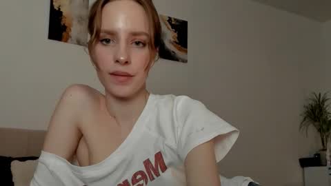 Snapshot of imogensy chatting on February 7, 3:27 pm my name Imo Fansly online show from February 7, 3:27 pm