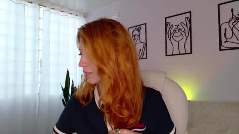 Snapshot of imsiennabellucci chatting on September 24, 9:07 pm Sienna online show from September 24, 9:07 pm