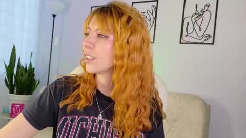 Snapshot of imsiennabellucci chatting on September 29, 9:19 pm Sienna online show from September 29, 9:19 pm