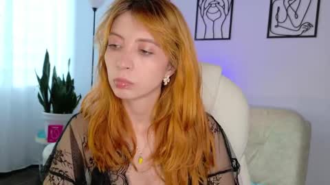 Snapshot of imsiennabellucci chatting on October 3, 9:23 pm Sienna online show from October 3, 9:23 pm