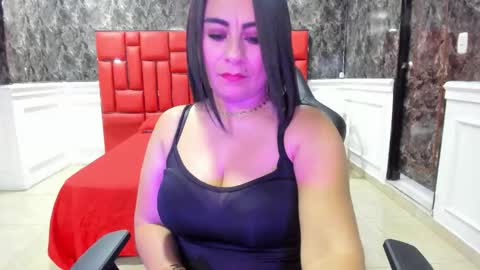 Snapshot of imyourdirtymilf chatting on October 11, 1:20 pm Karina online show from October 11, 1:20 pm