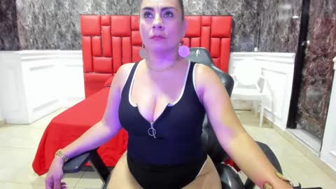 Snapshot of imyourdirtymilf chatting on October 18, 7:14 pm Karina online show from October 18, 7:14 pm