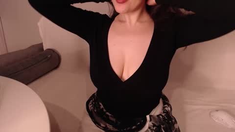 Snapshot of in_yan chatting on November 24, 7:35 pm Lin online show from November 24, 7:35 pm